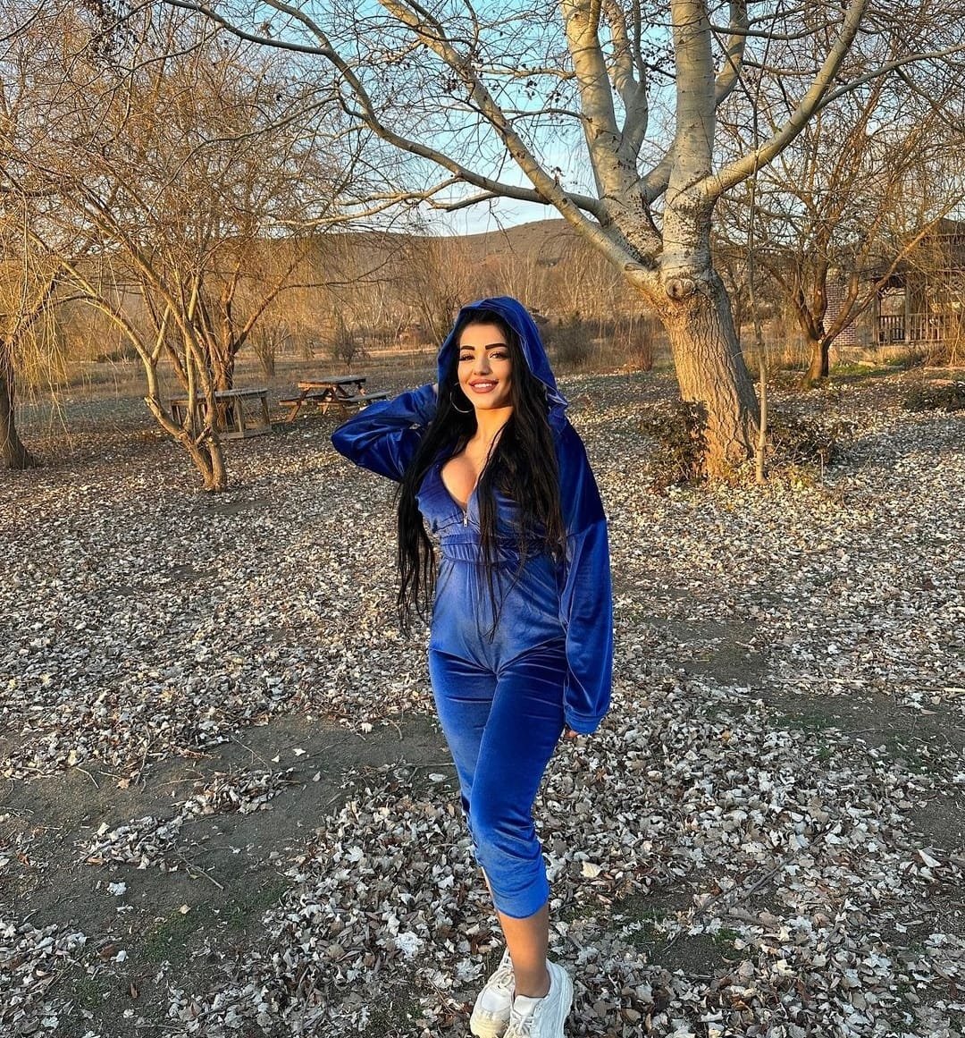 Ayvalık Başarıyı Gören Kadın Escort Funda